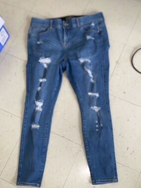 Torrid Bombshell Skinny Distressed Jeans Sz 14S